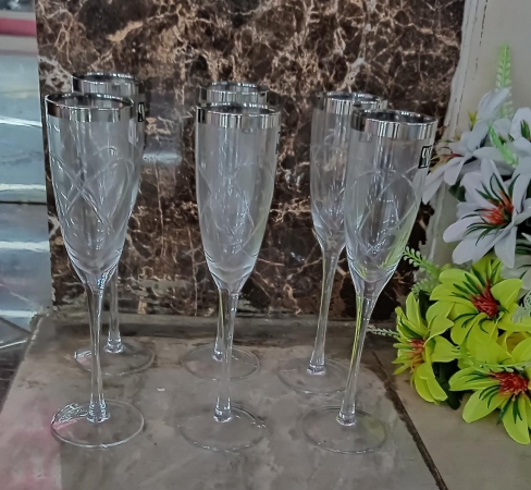 6 pieces Champagne glasses set with a silver lining