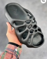 black-adidas-yeezy-450-slide-i
