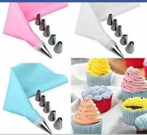 Icing Cream Pastry Bag with 5 Pcs Stainless Steel Piping Nozzle for Cake Decorating