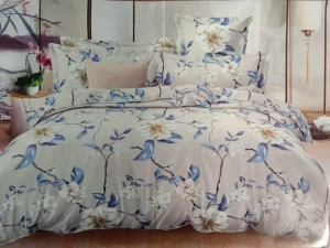 Beautiful floral 7 by 8 duvets with pillow covers