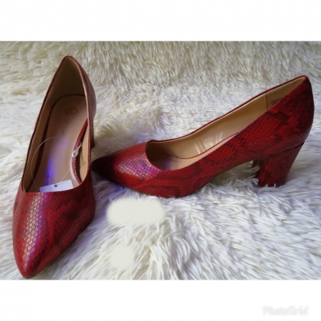 Snake skin patterned maroon low heeled pumps for ladies