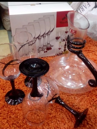Wine Decanter with 6 Glasses