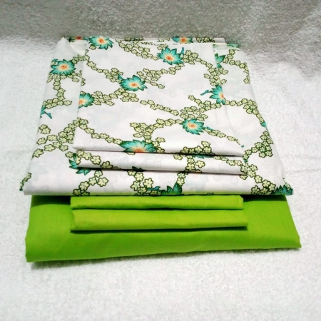 Fitted bedsheet size 6x6 with 1 fitted 1 flat and four pillow cases Green