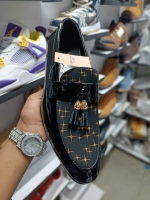 pure shiny black Elegant mens Footwear