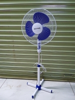 Ailyons standing fan 18-inch long blades with adjustable height