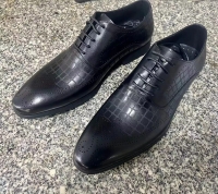Simple Men Official Shoes Black Patterned Leather Shoes Laced Official Boots rubber sole and a leather upper For durability, Wedding Shoes size 39 to 45