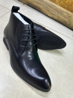 Black Original Clarks Official Boots with High Quality Leather and Rubber Shoes.