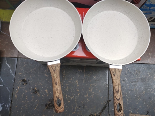 Granite fry pan with wooden handle