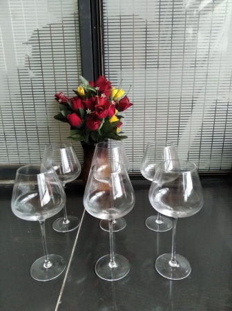 Golden set of 6 wine glasses