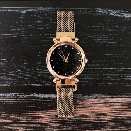 Golden Quartz Wristwatch